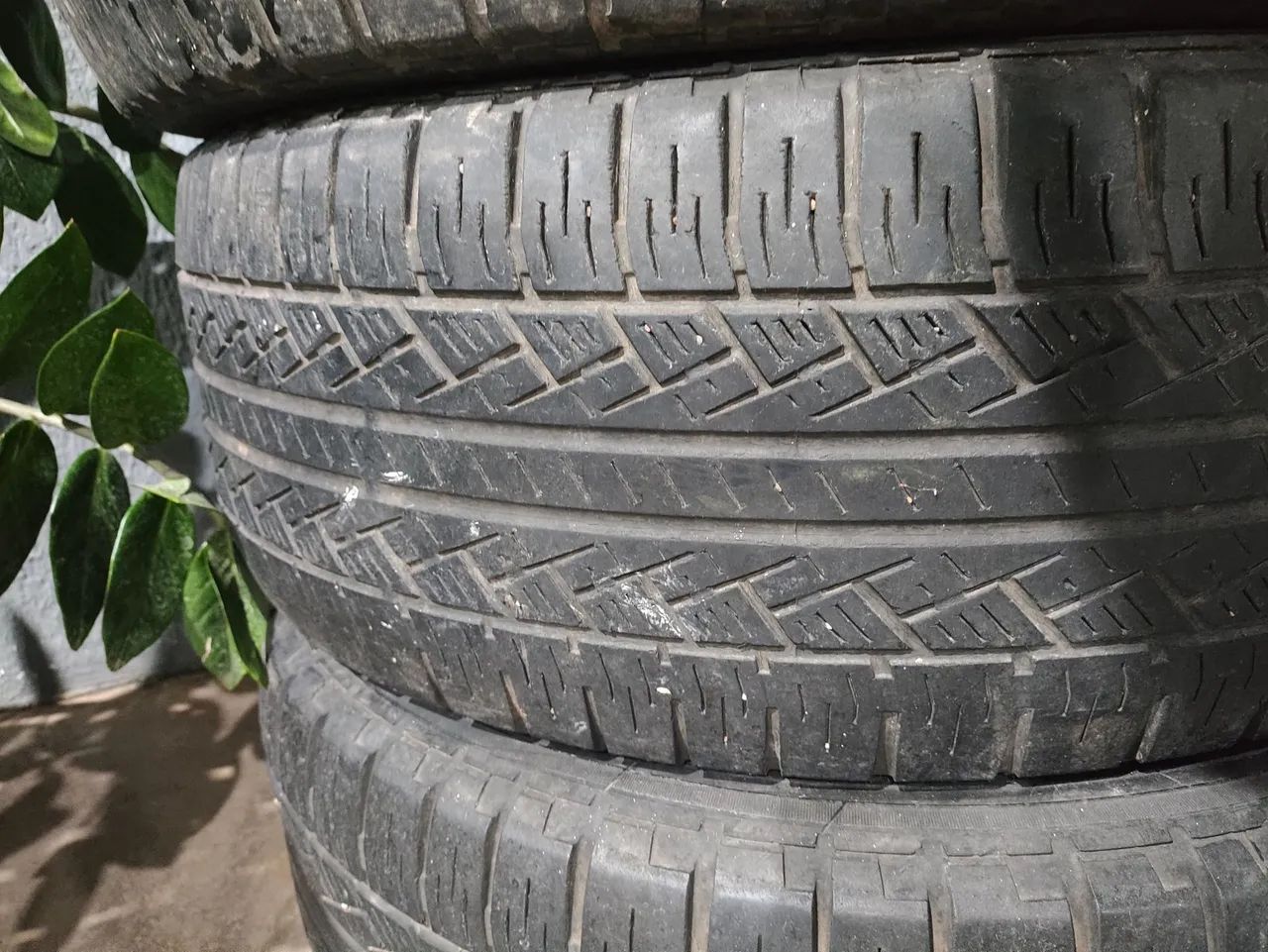 Pneus 245/65- aro 17 sendo 1 Goodyear e 3 Pirelli  - Foto 4