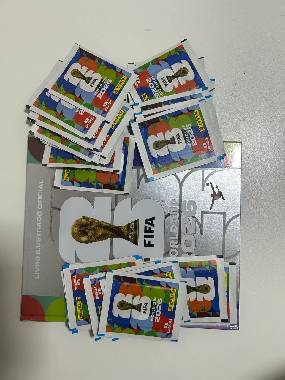Álbum capa dura prata + 210 figurinhas