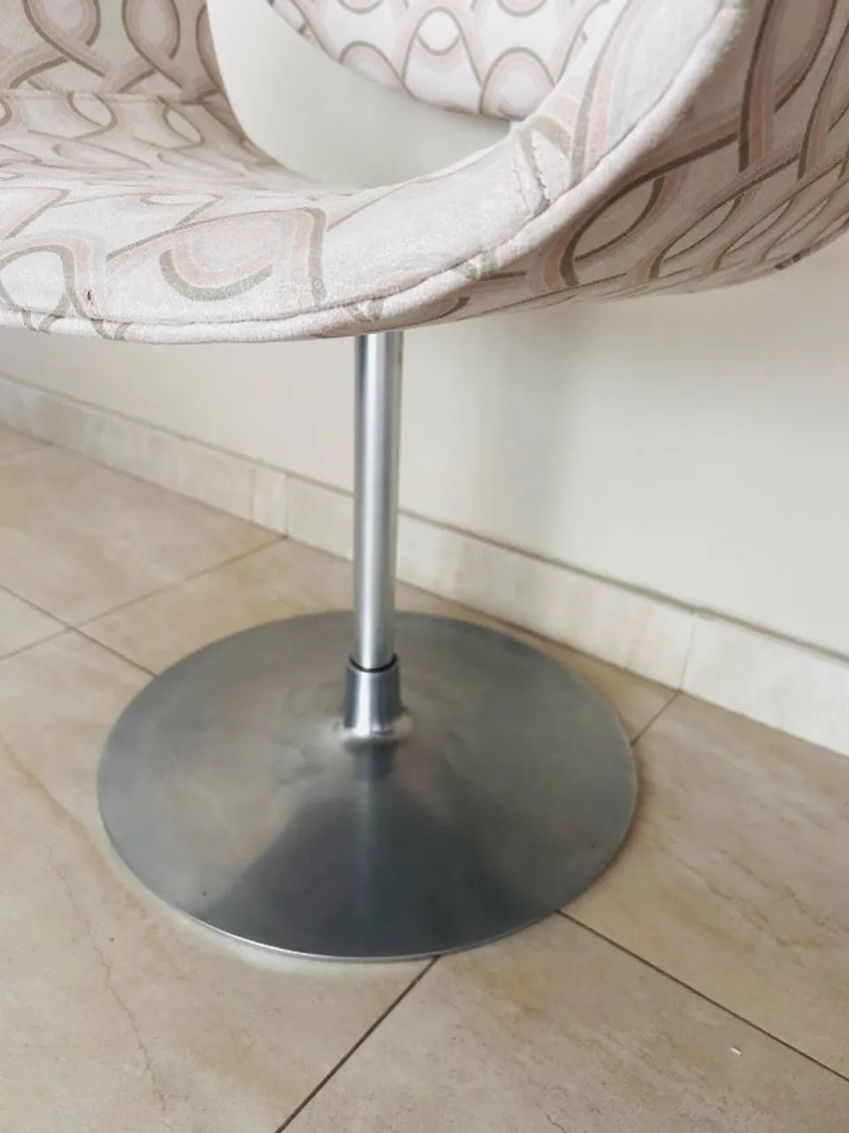 Conjunto de poltronas giratórias modelo tulipa - Foto 2