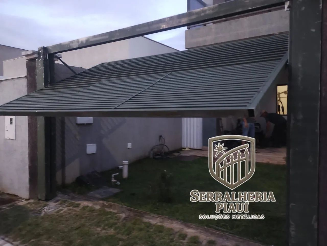 PORTÃO BASCULANTE AUTOMATIZADO SOB MEDIDA PROMOÇÃO INSTALAÇÃO GRÁTIS DF  - Foto 2