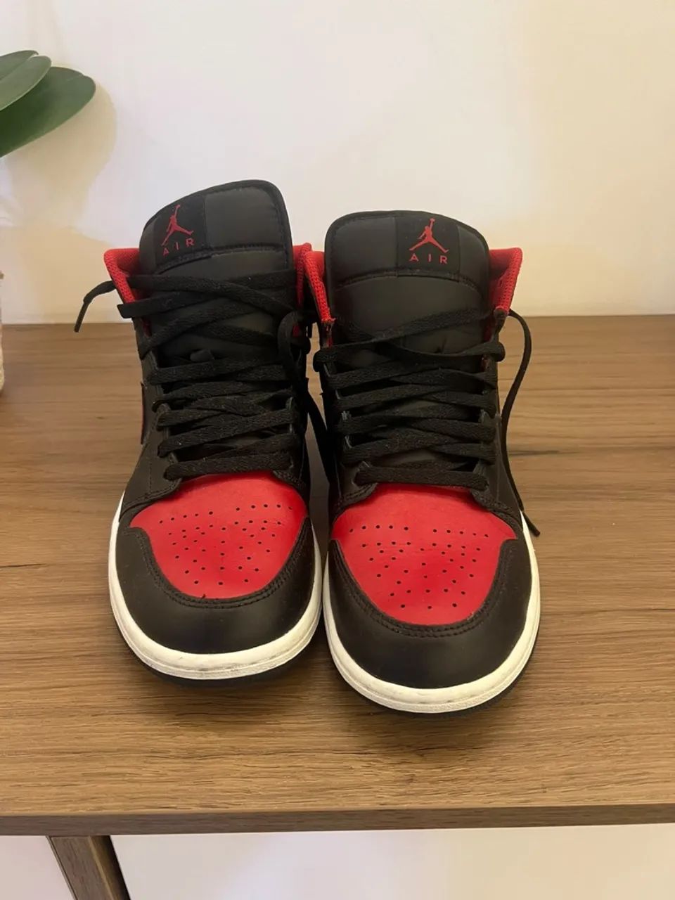 Air jordan mid 1