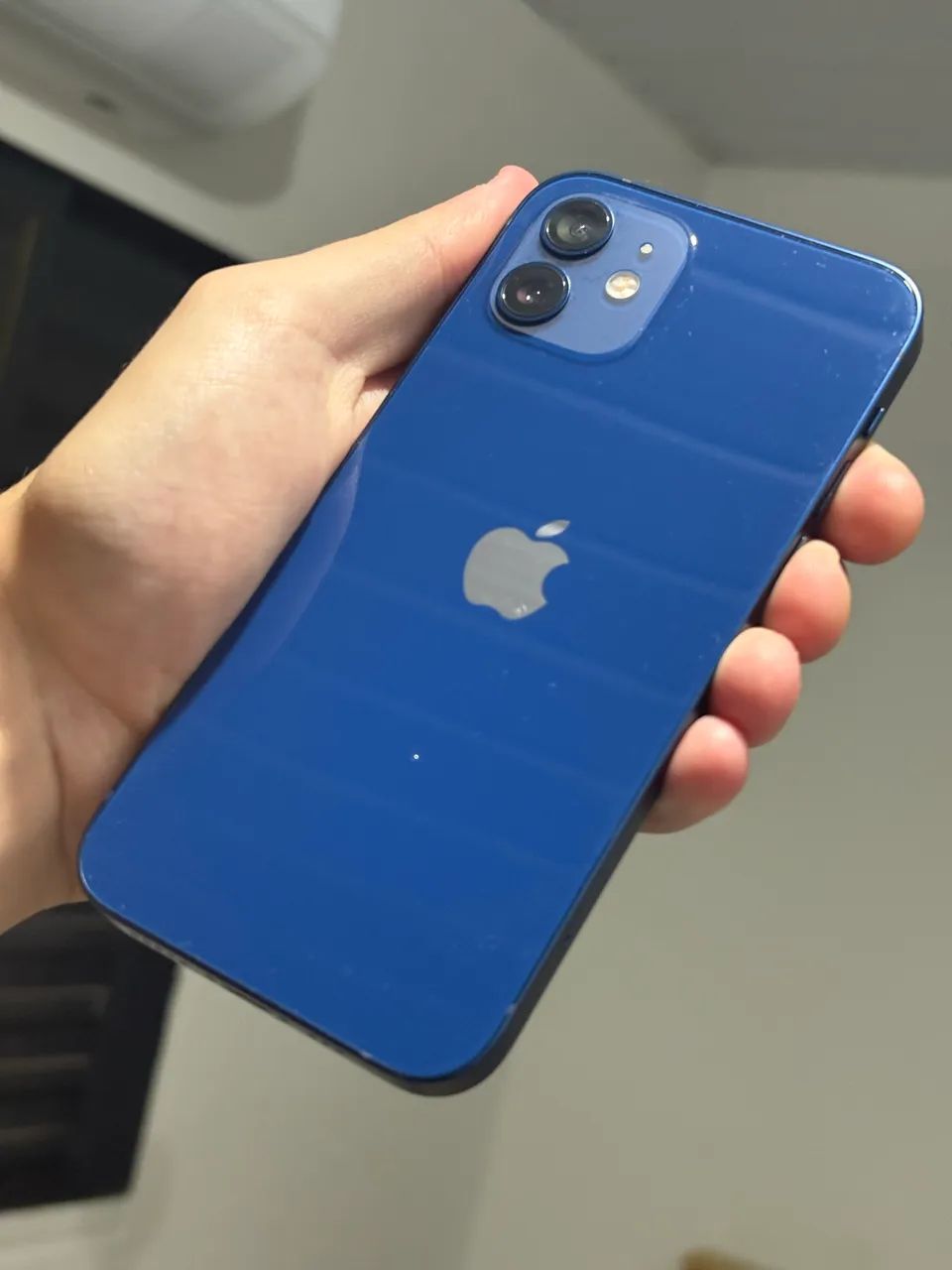 iPhone 12 bem conservado com caixa, aceito propostas - Celulares e