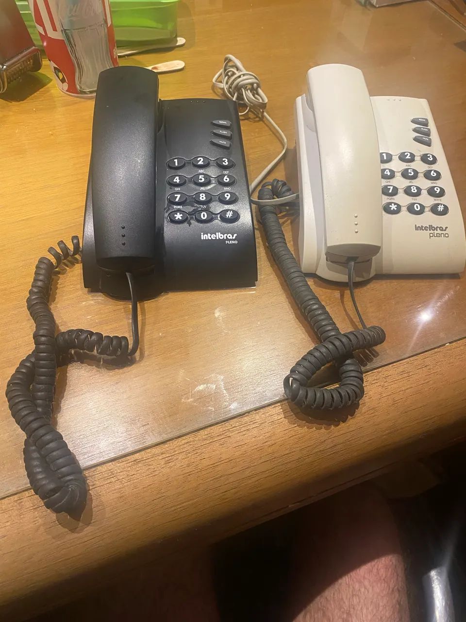 4 telefones convencionais 