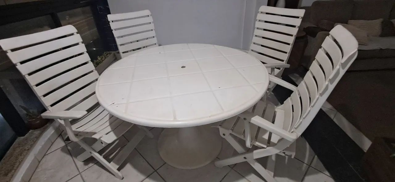Conjunto Mesa Com 4 Cadeiras Em Polipropileno - Foto 3
