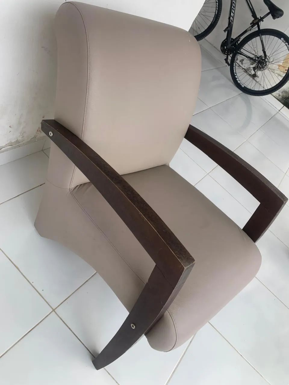 Cadeira de apoio 200 reais as duas - Foto 2