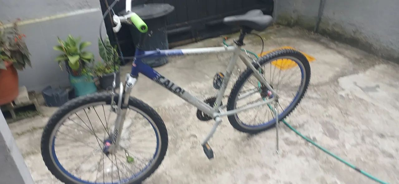 Bicicleta de alumínio. 