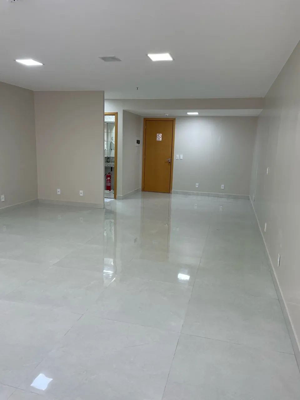 Sala ampla, toda reforma excelente localização  - Foto 4