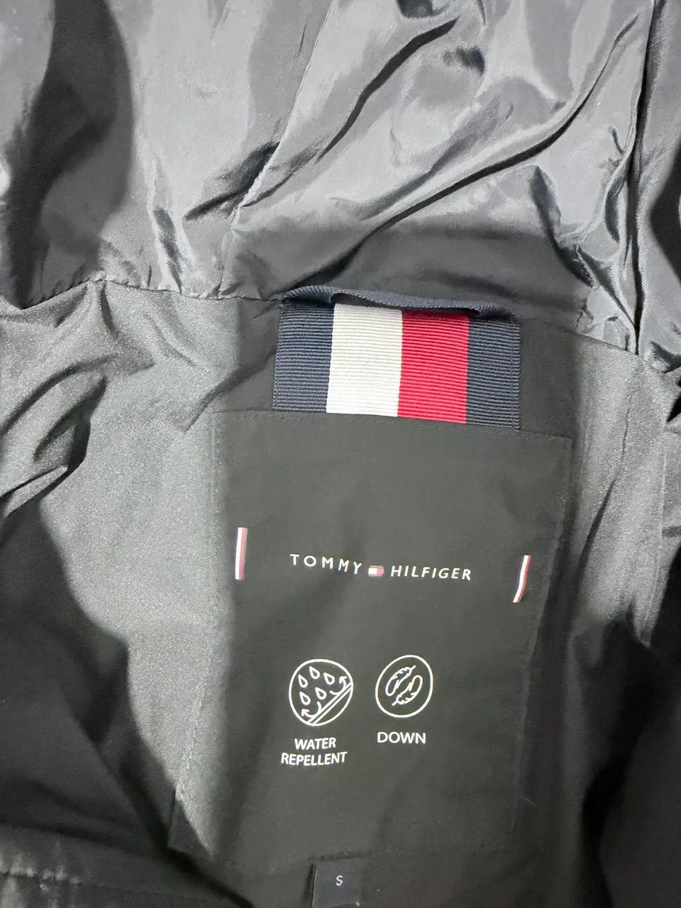 Jaqueta Tommy Hilfiger corta vento puffer com pluma de ganso  