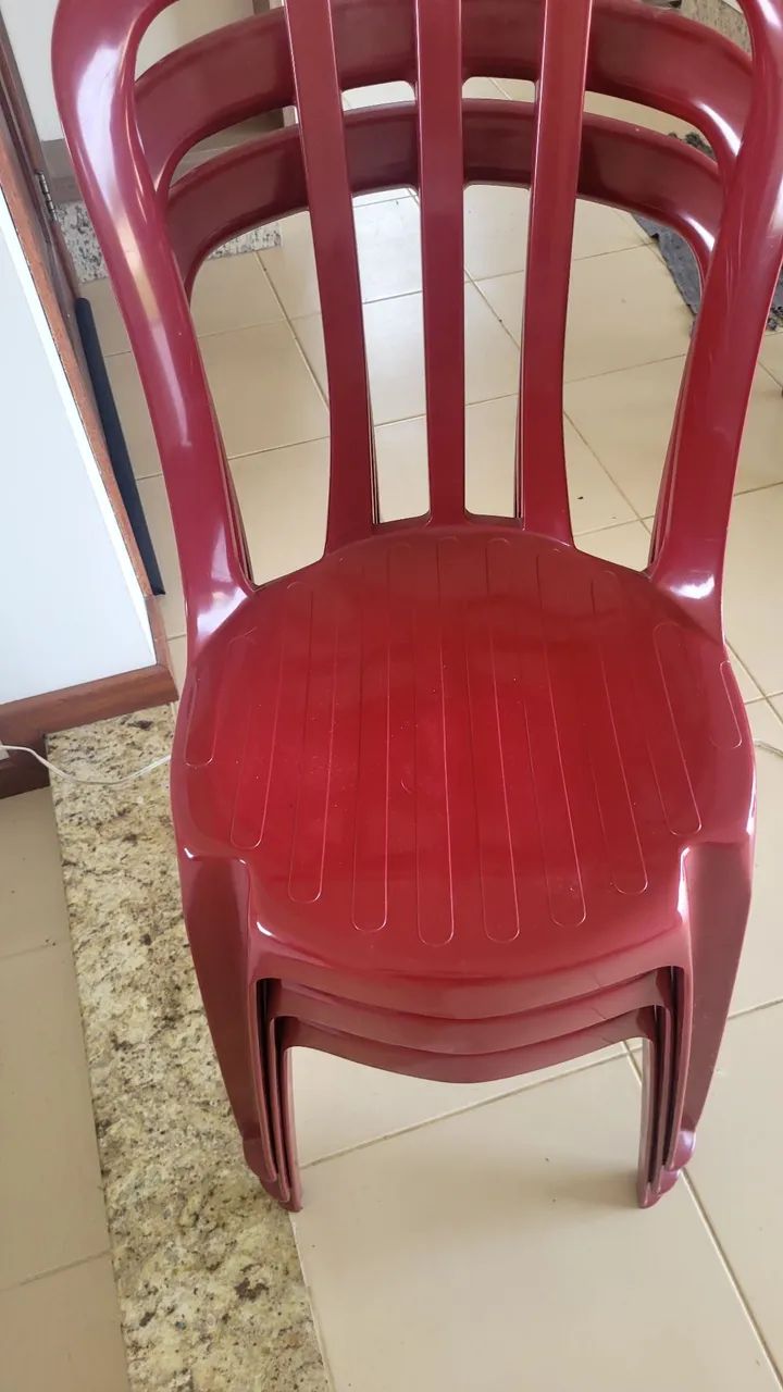 Vendo 3 cadeiras de plástico ótimo estado  - Foto 2
