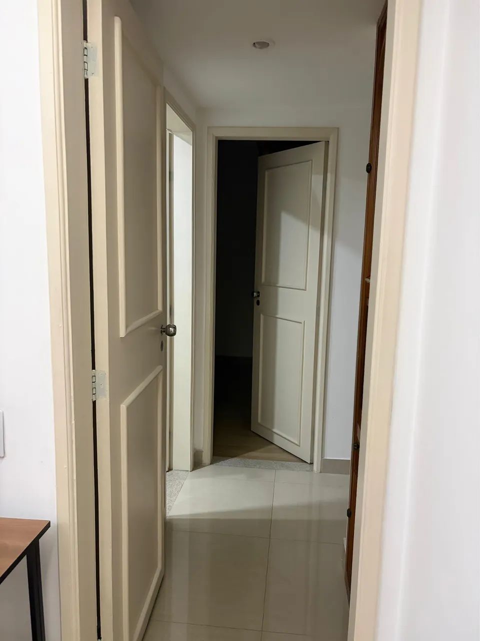 Quarto mobiliado para mulher - Praia do canto