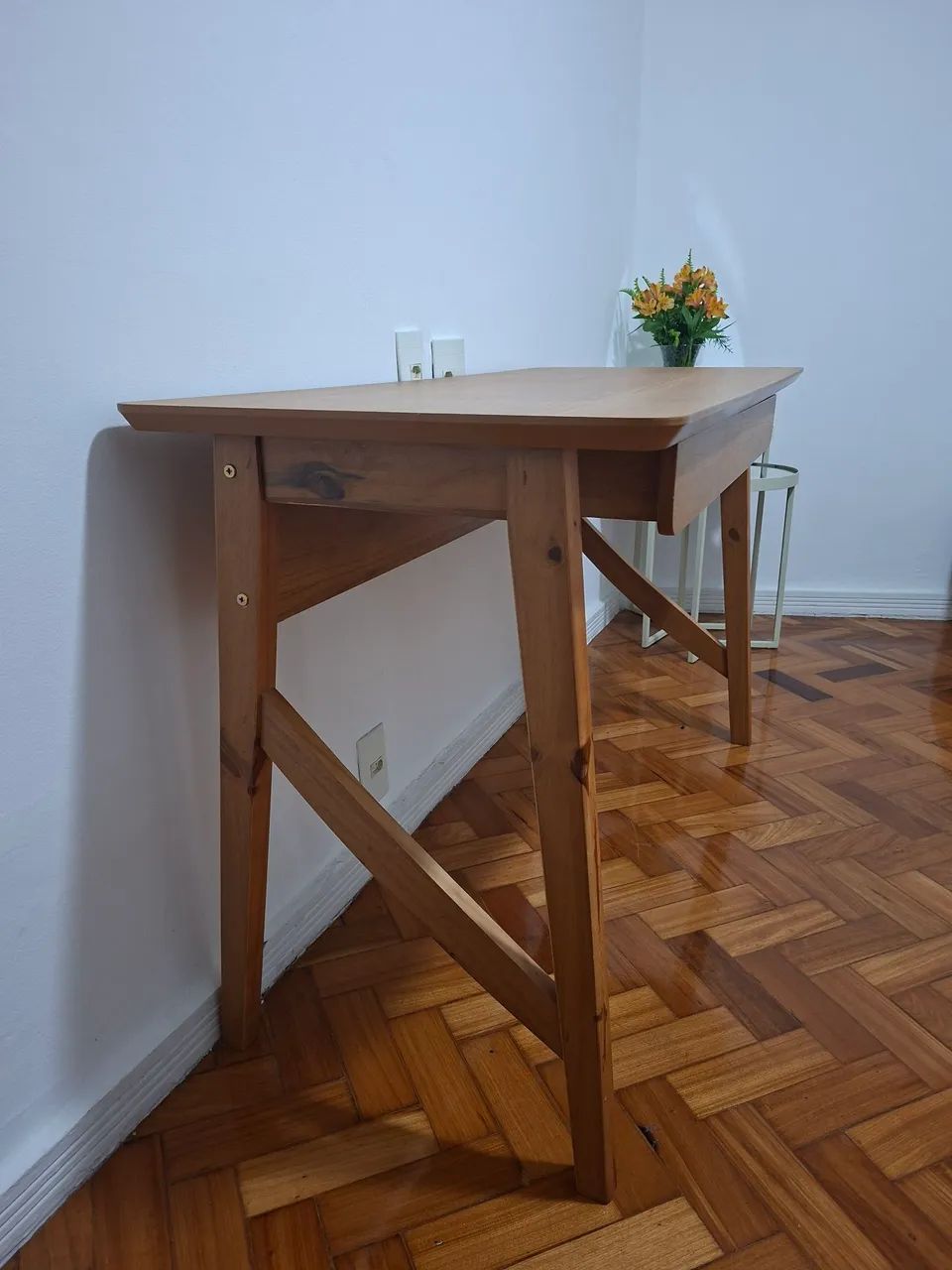 Escrivaninha Madeira Maciça com cadeira - Foto 3