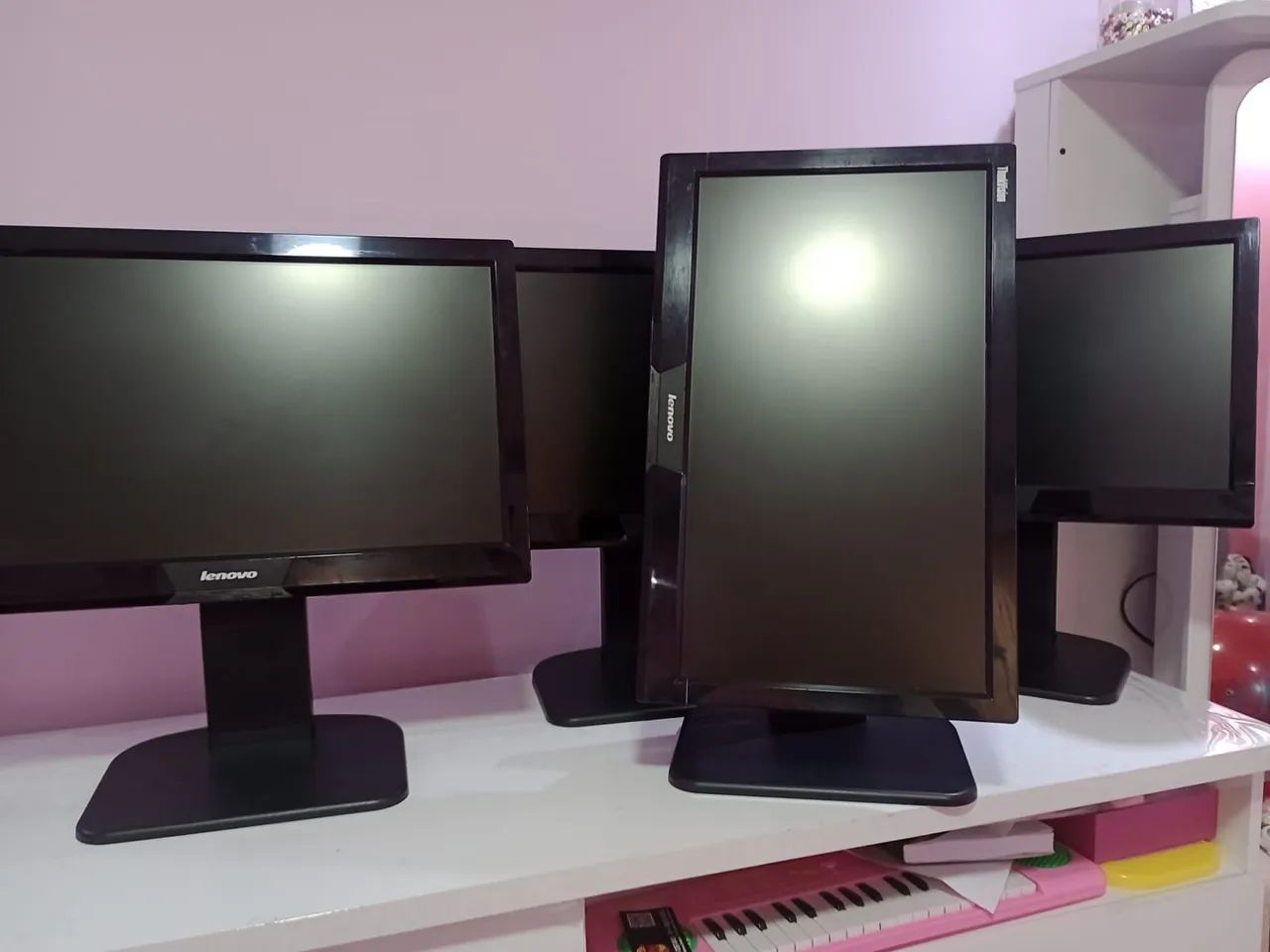 Monitor Lenovo ThinkVision Ajustável (Gira 90° / Modo Vertical)