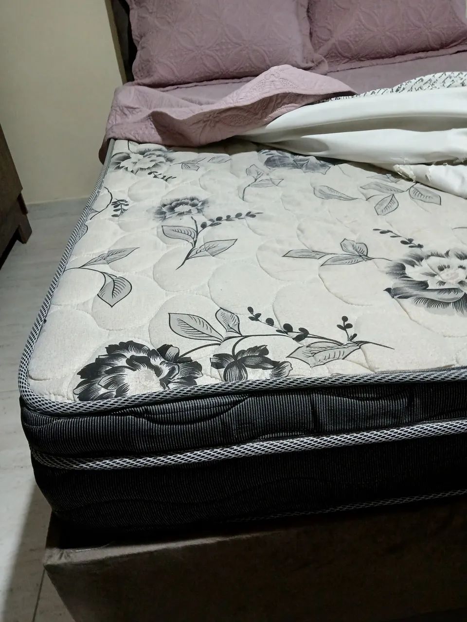 Vendo cama casal com colchão  - Foto 2