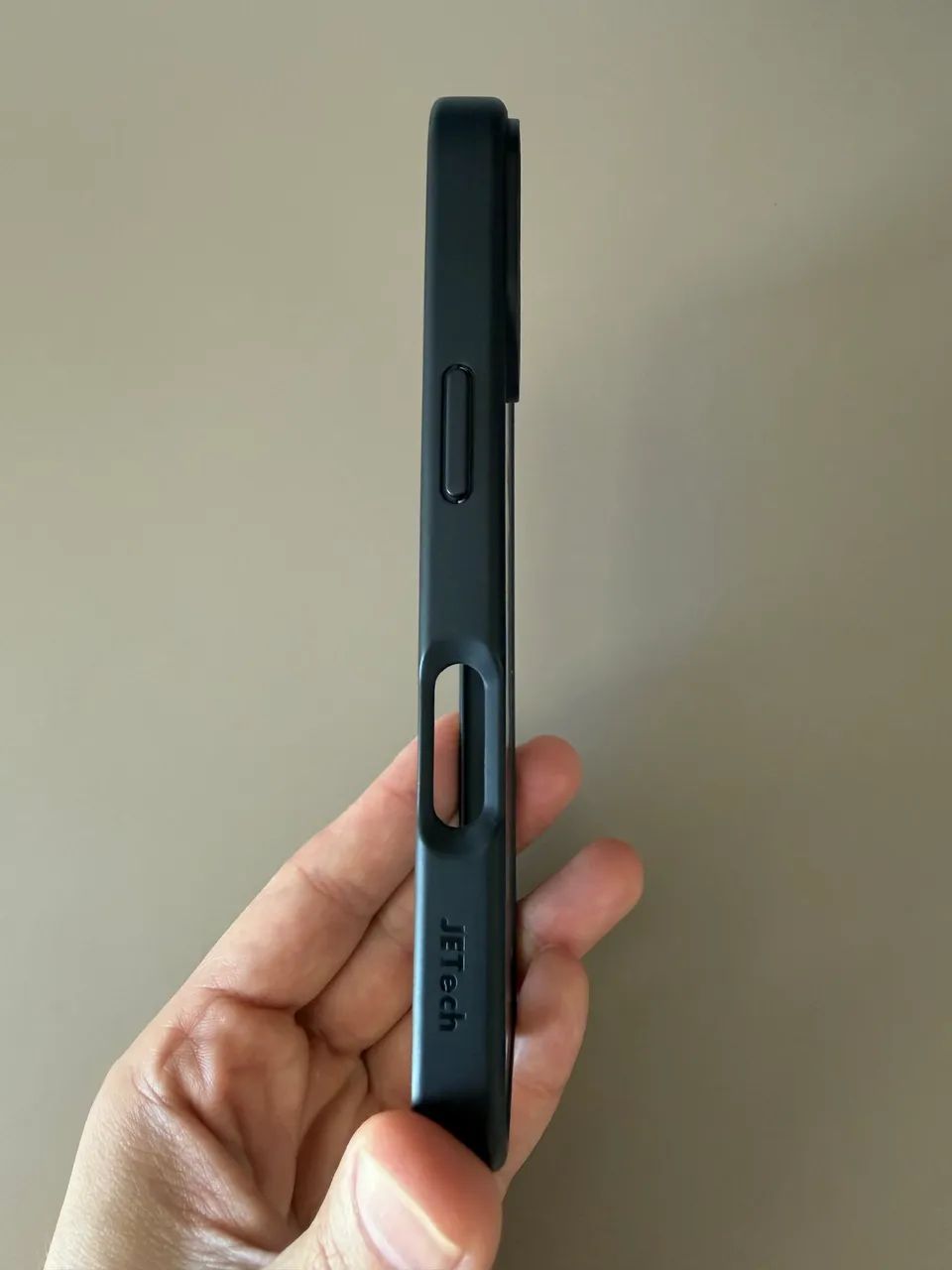 Capa iPhone 16 preta, marca Jetech - Foto 4
