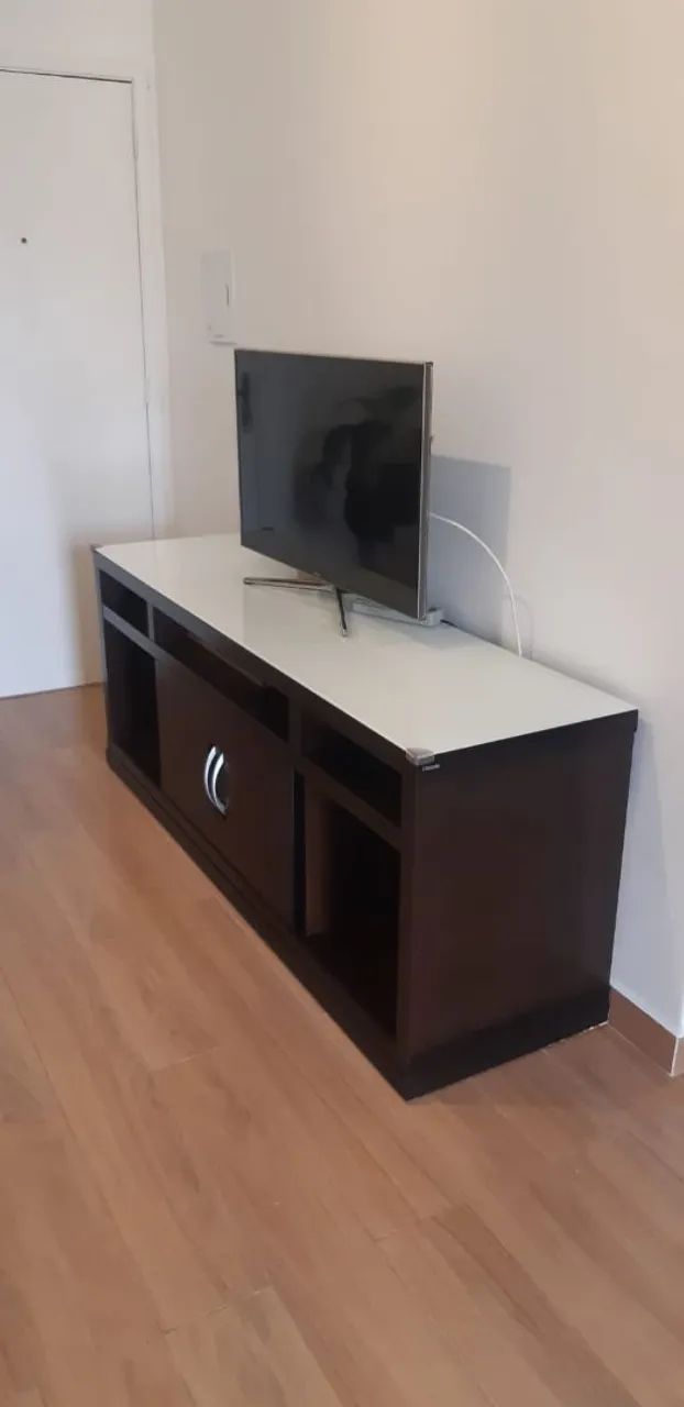 Rack amadeirado com tampo vidro - Foto 2