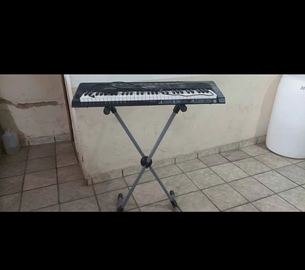 Teclado Casio CTK 3500 com o suporte 