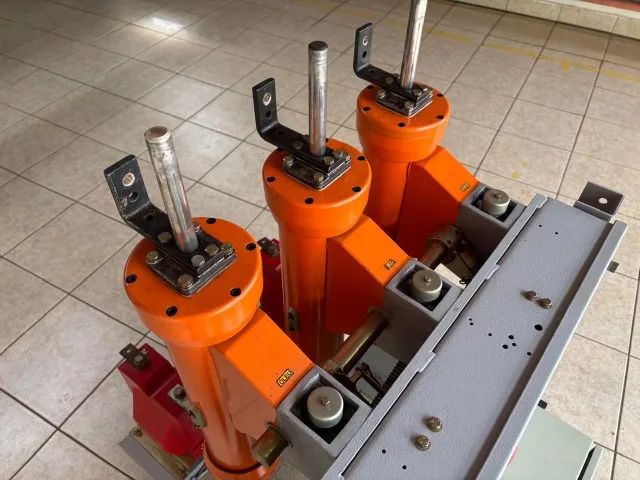 DISJUNTOR DE MÉDIA TENSÃO 17,5 kV - CONJUNTO COMPLETO - Foto 6