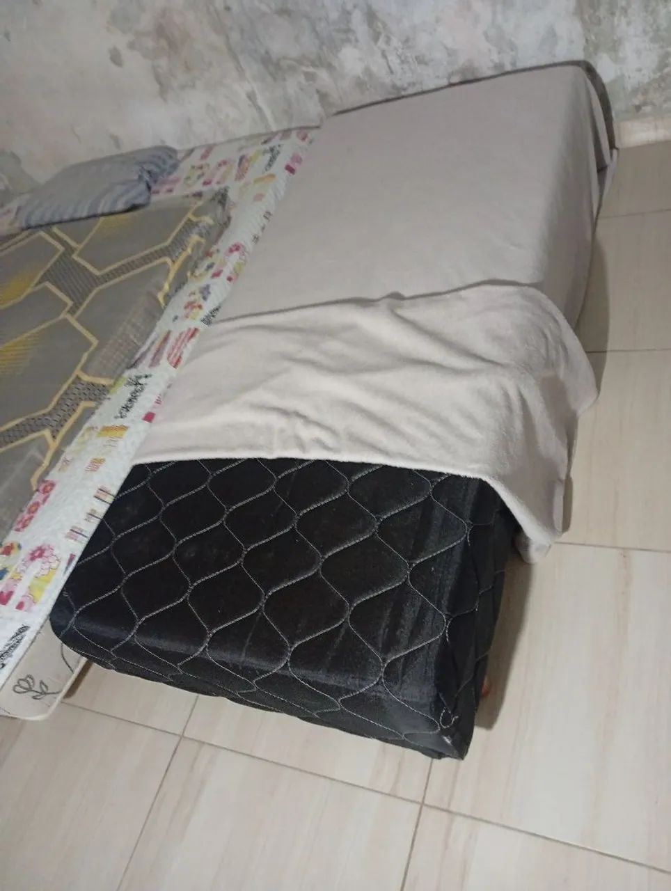 Cama solteiro e colchão Queen  - Foto 2