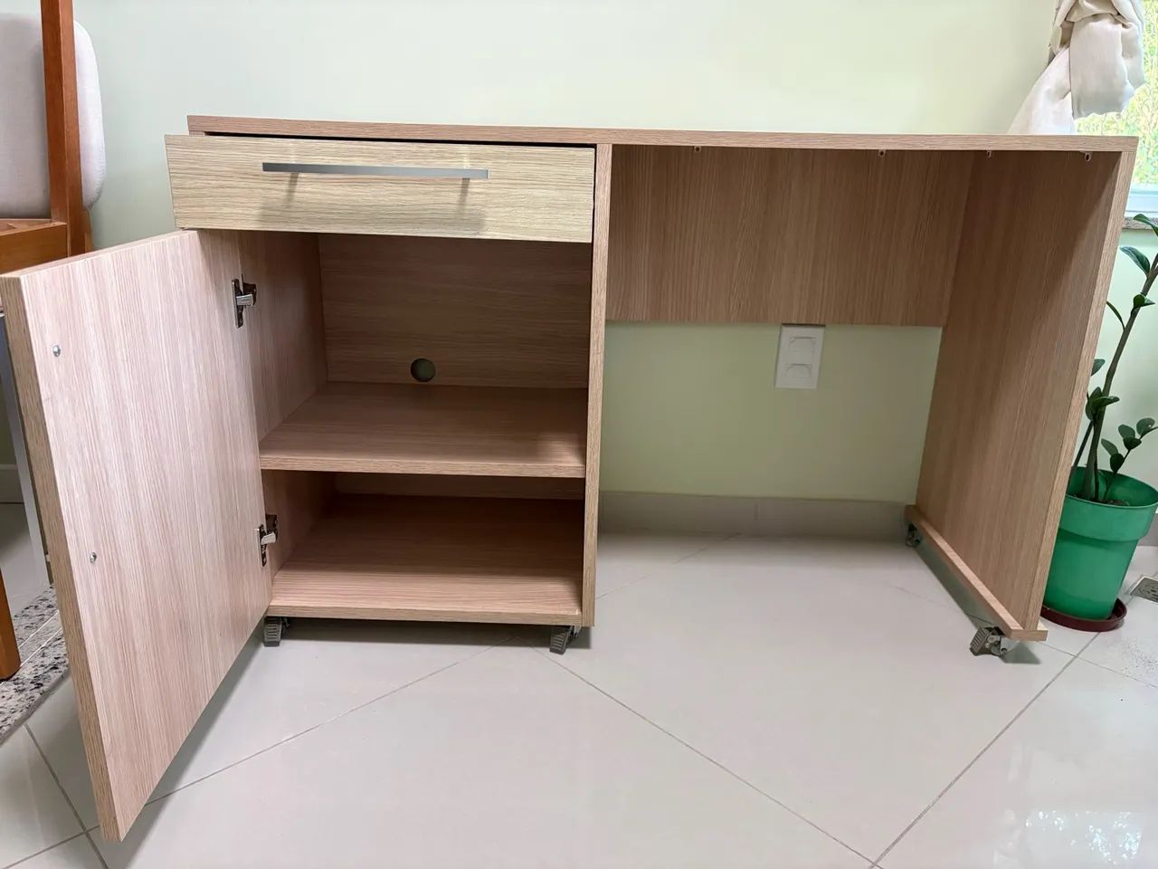 Escrivaninha compacta e funcional com gaveta - Foto 3