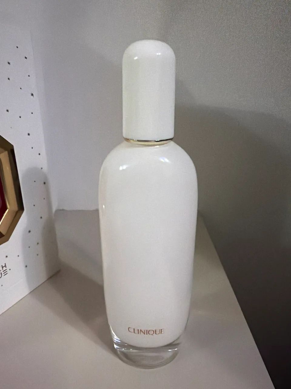 Perfume Aromatics in White Clinique CHEIO
