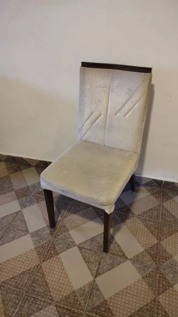 03 Cadeiras estofado confortavel