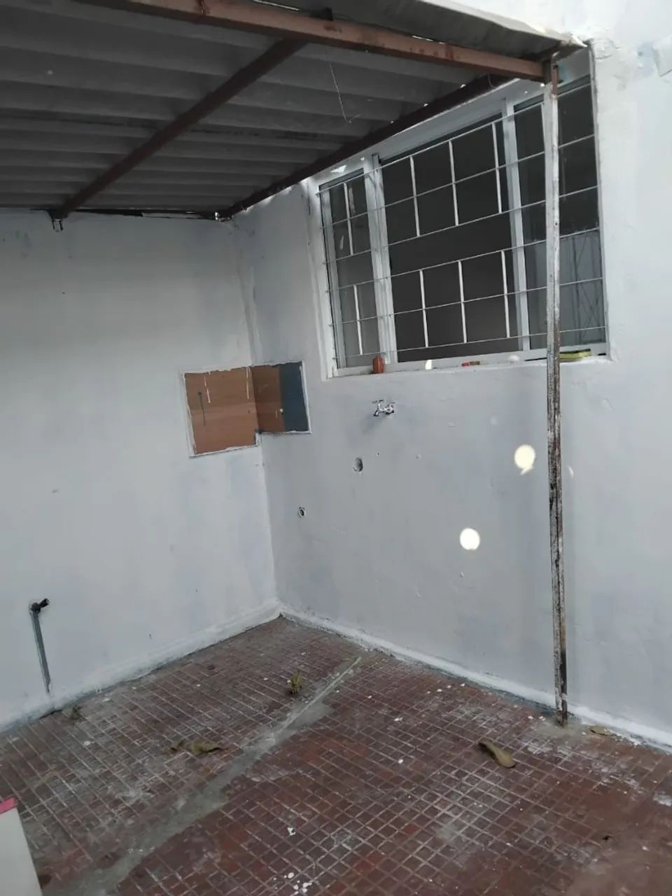 CASA COM 2 QUARTOS, 1 GARAGEM . SETOR CENTRO OESTE , UMA RUA ACIMA DA BERNADO SAYÃO - Foto 3