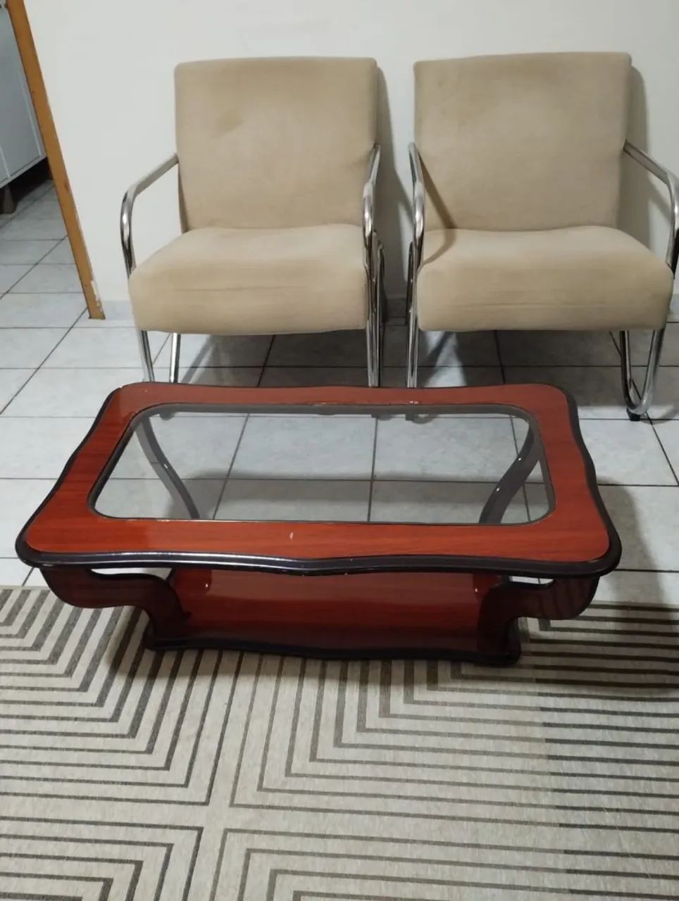 1 sofá retrátil / 2 poltronas / 1 mesinha de centro  - Foto 3