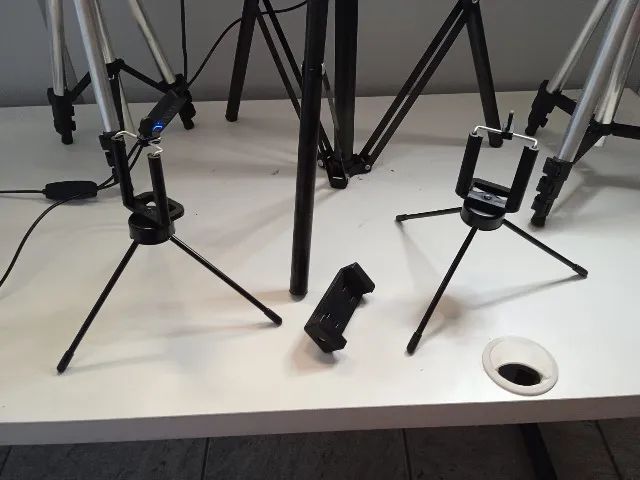 Kit Iluminador profissional Led 3 Ring Light 3 Tripés Bluetooth e Microfone Wireless - Foto 2