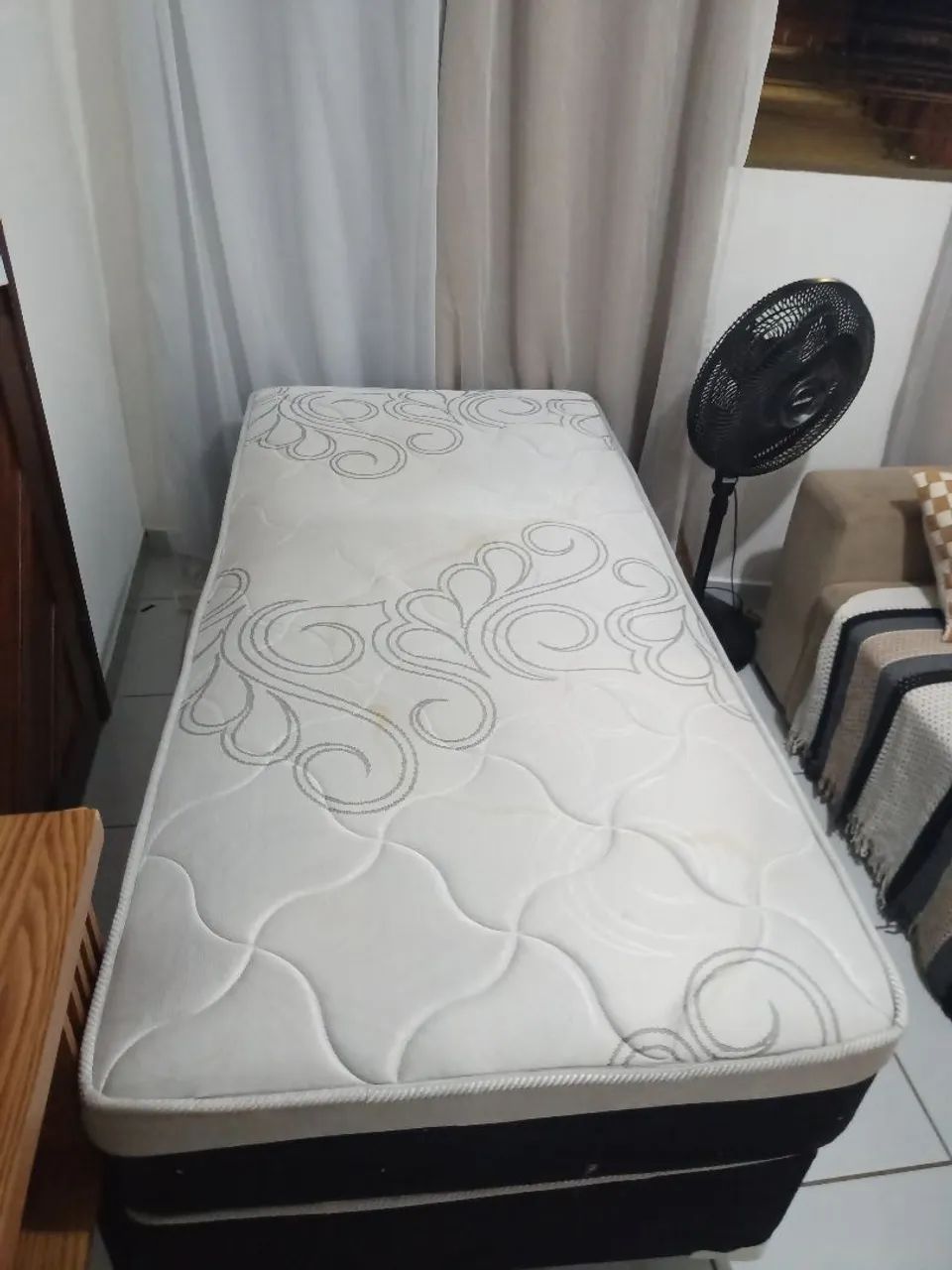 Cama de solteiro c/ base 
