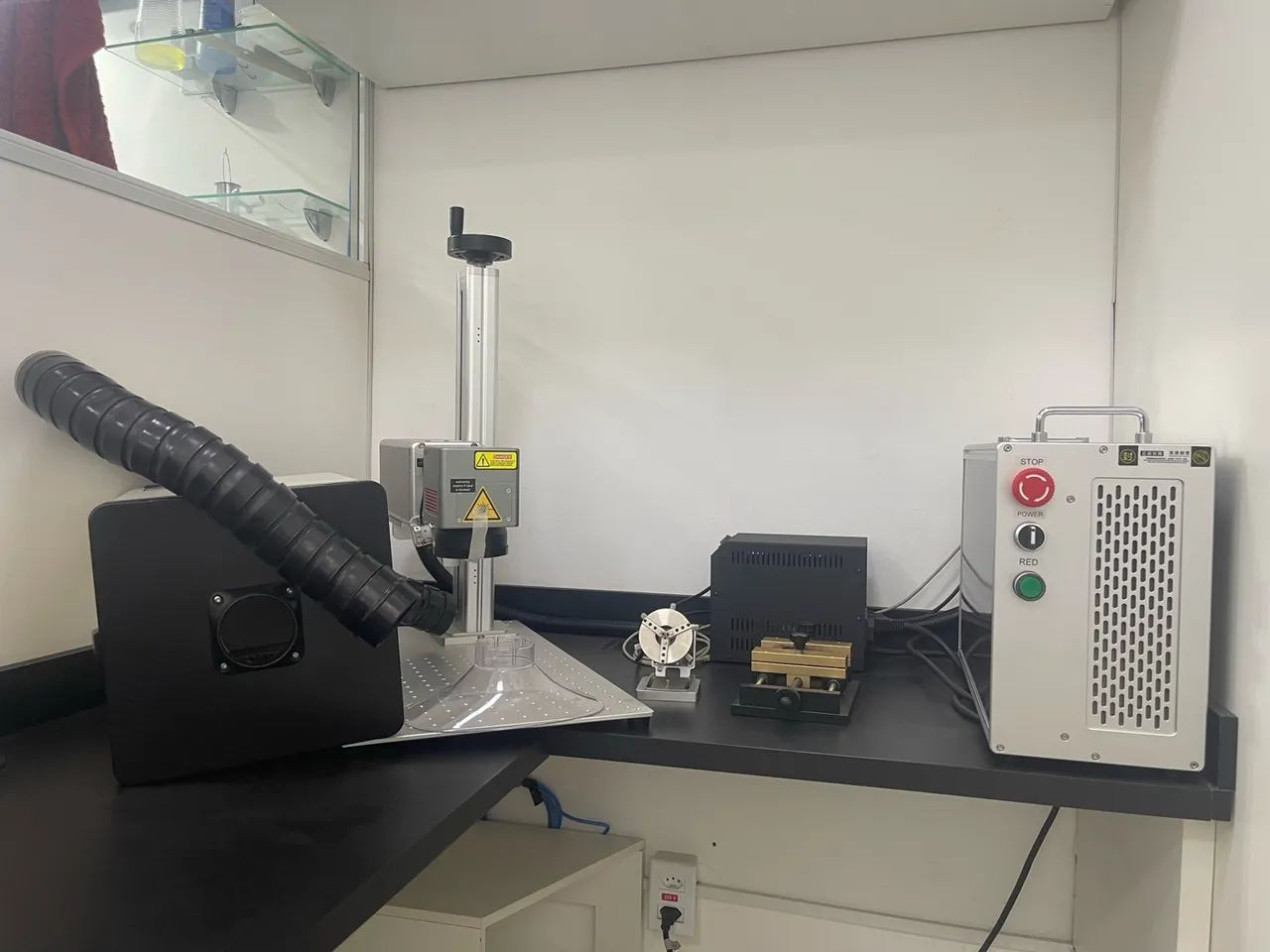 Máquina laser corte e gravação semi nova 