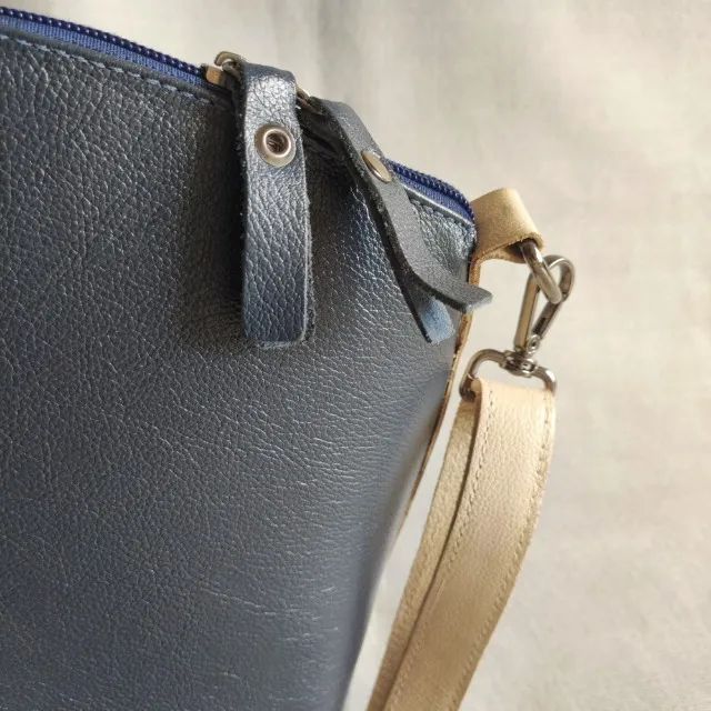 bolsa de couro paixão azul marinho e off white bubblê - Foto 4