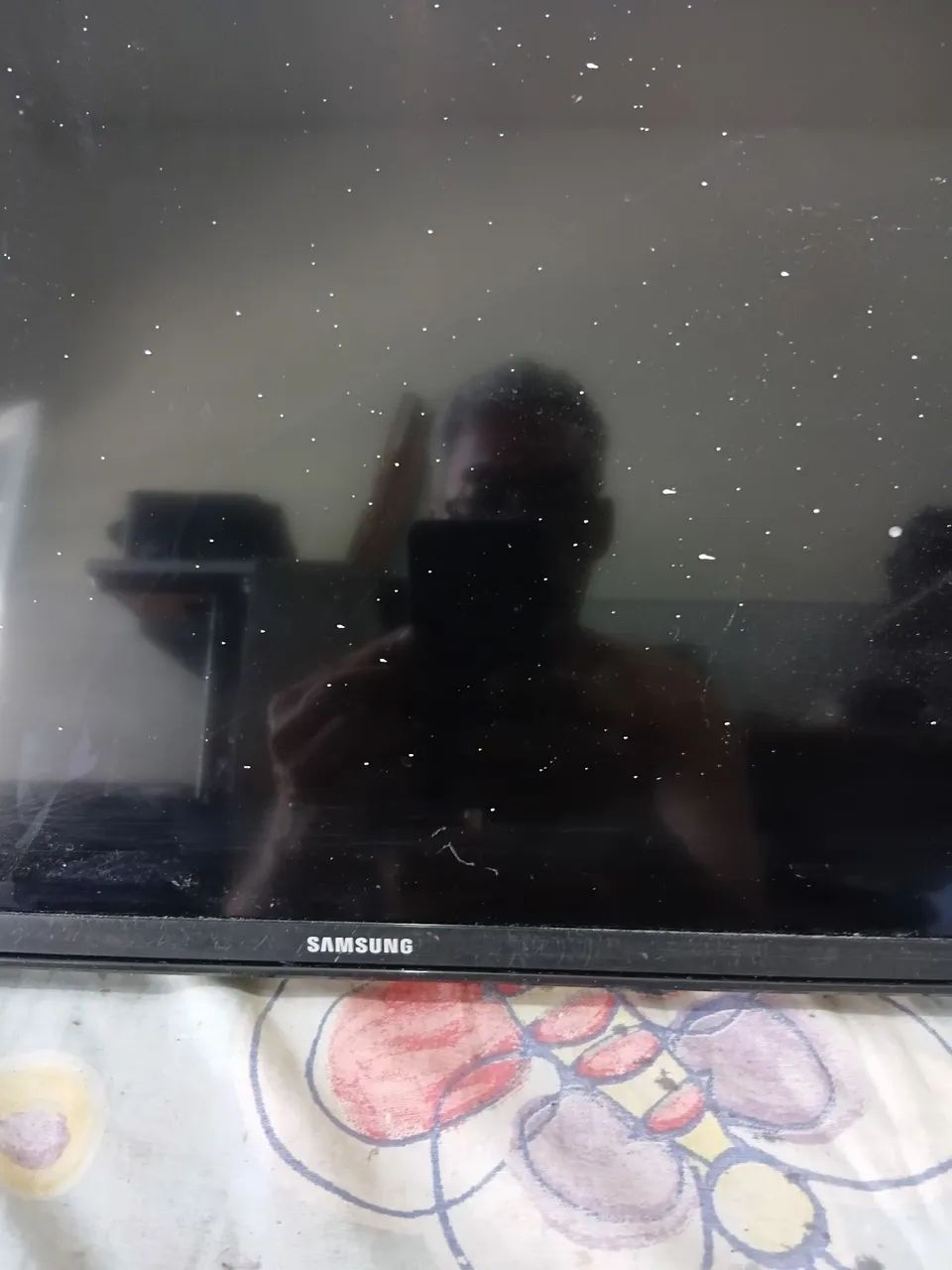 Tv Samsung 49 com tela quebrada mas com som. 