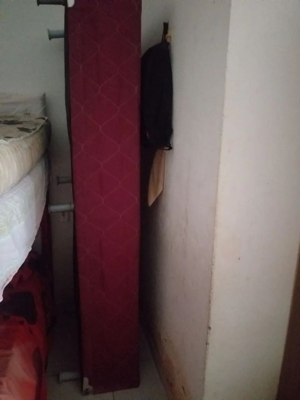 Cama de solteiro . Base box + colchão 