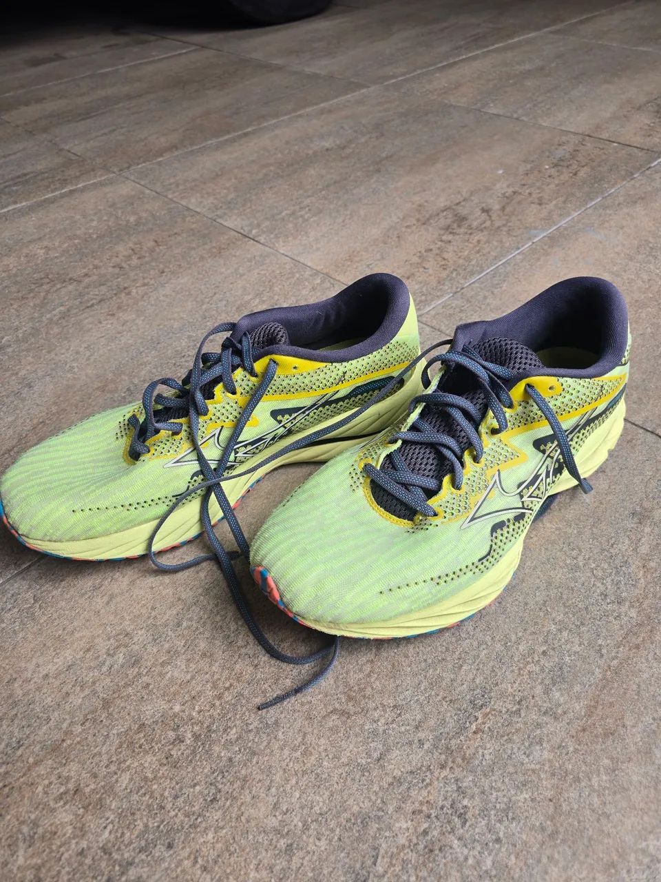  Vendo tenis de corrida Mizuno n° 43