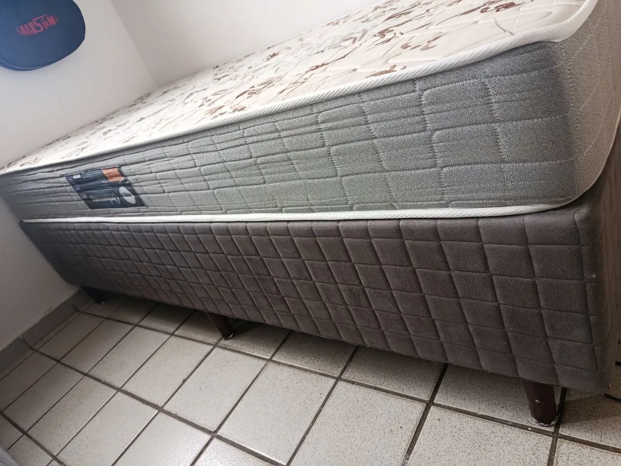 Cama de solteiro (colchão e base)