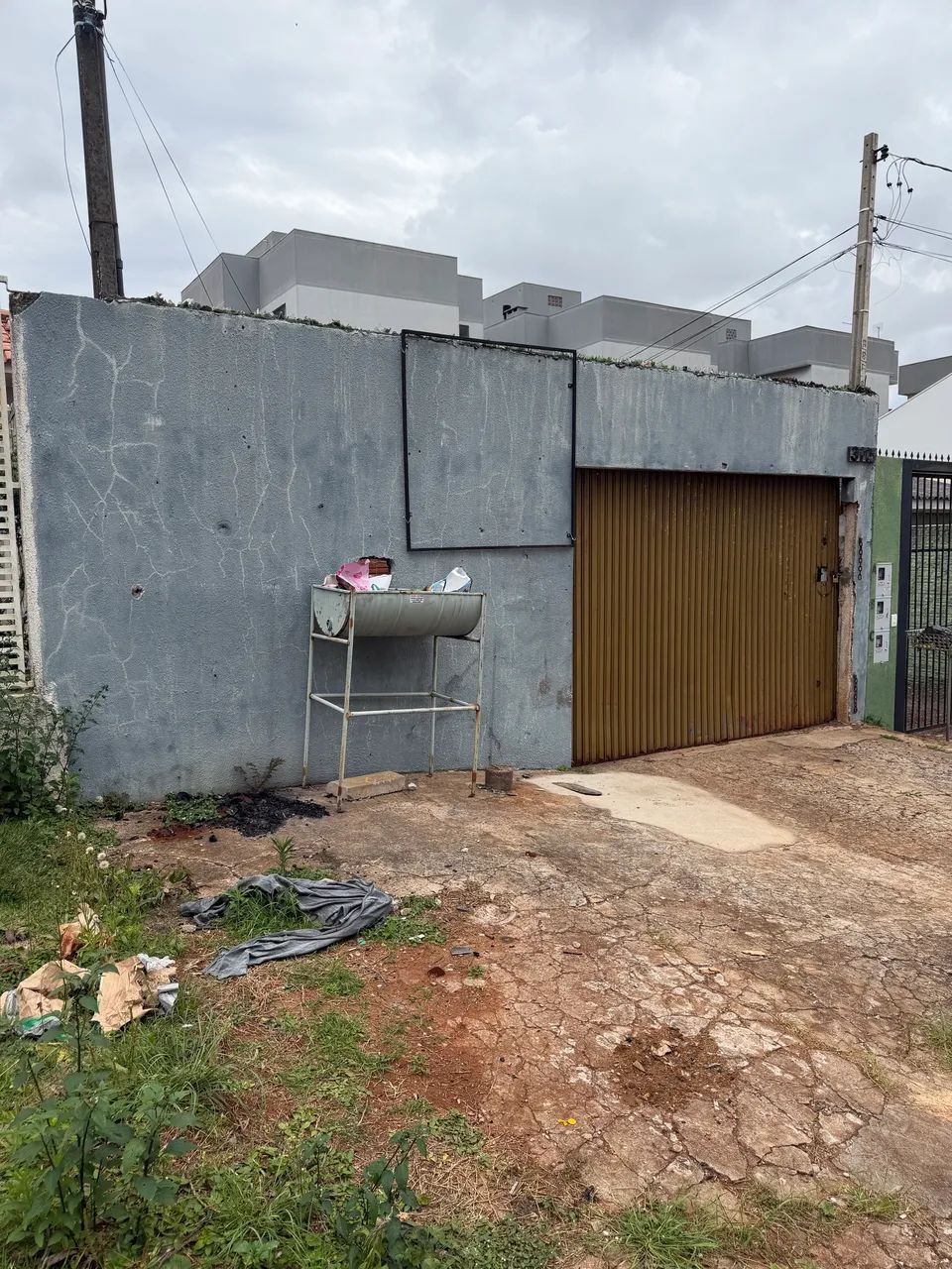 Alugo barracão , com um quarto 