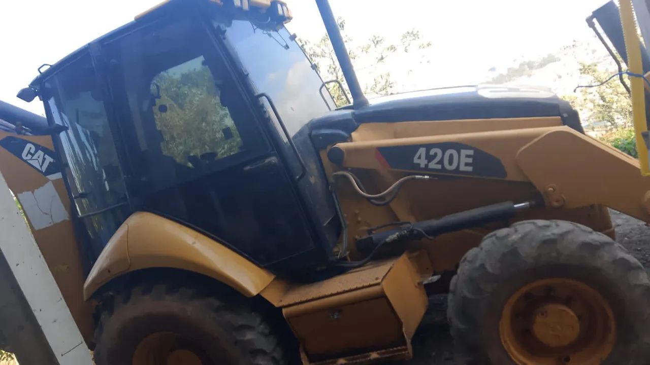 Retroescavadeira caterpillar 420 e - Foto 3