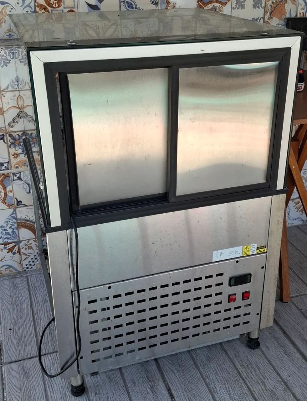 VITRINE REFRIGERADA INOX PARA BOLOS E DOCES