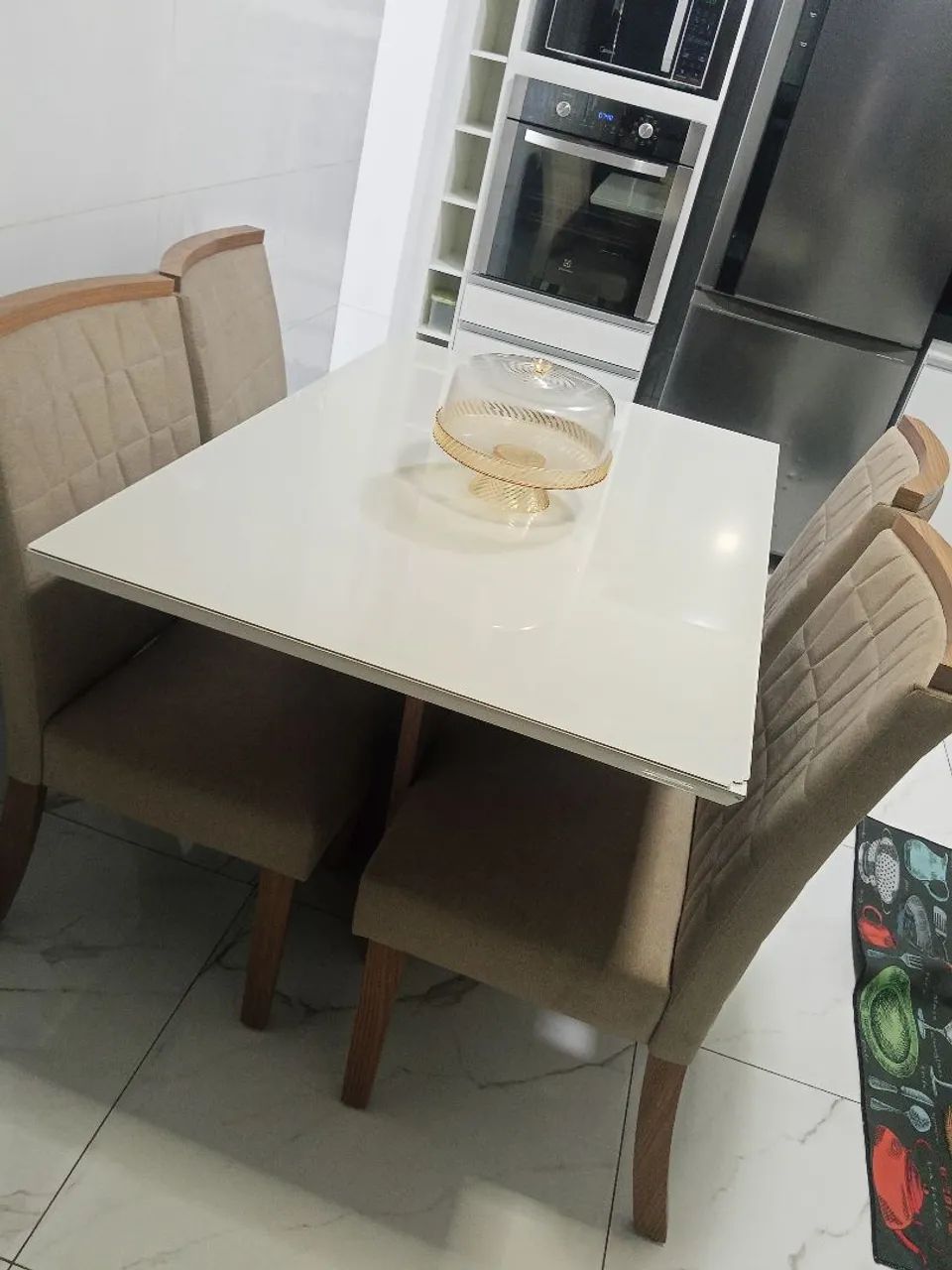 Mesa 4 cadeiras de madeira tampo de vidro - Foto 2
