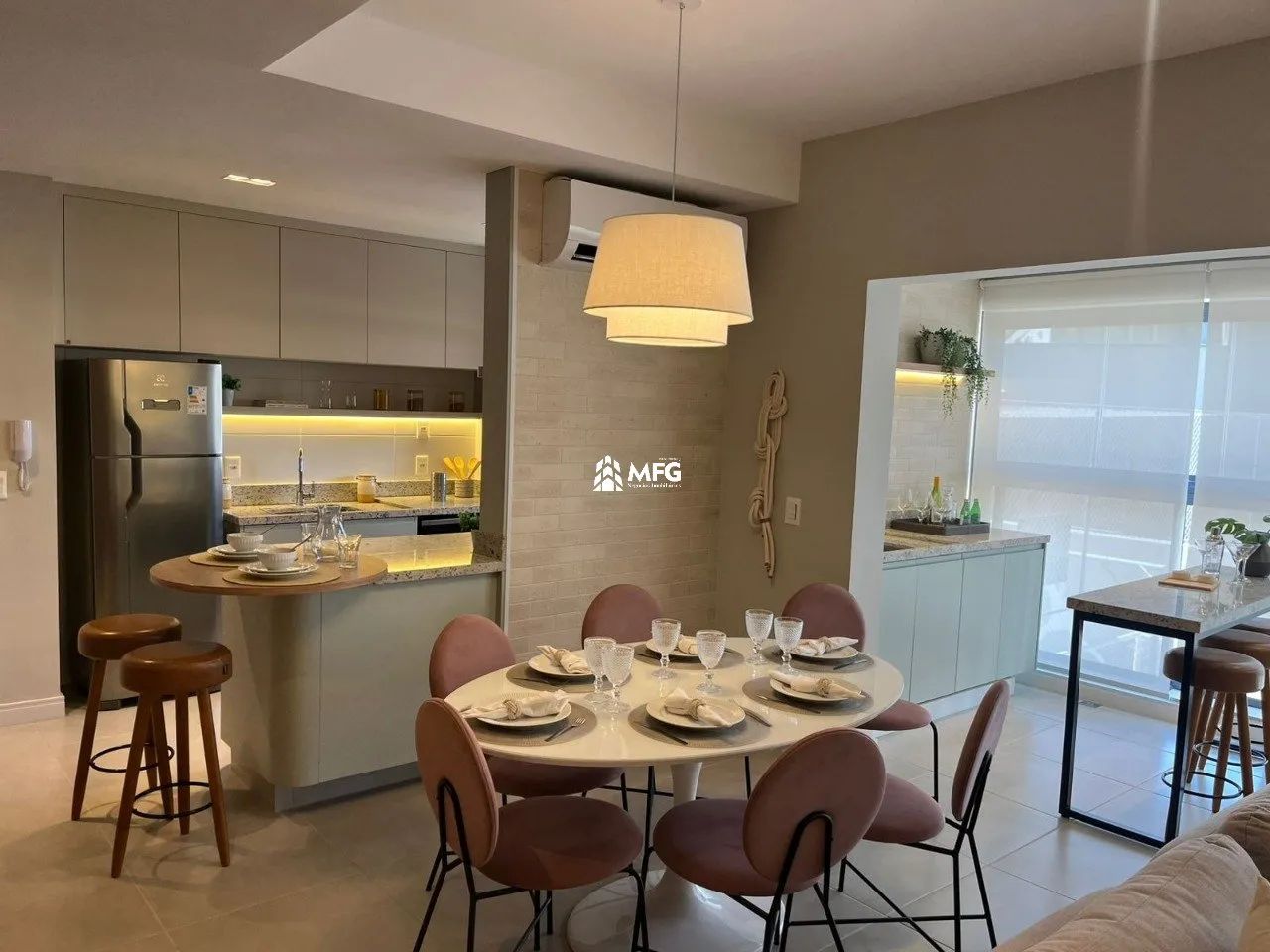 Apartamento para Venda - 110 m² Totalmente Decorado e Mobiliado com Suíte Master e Varanda - Foto 5