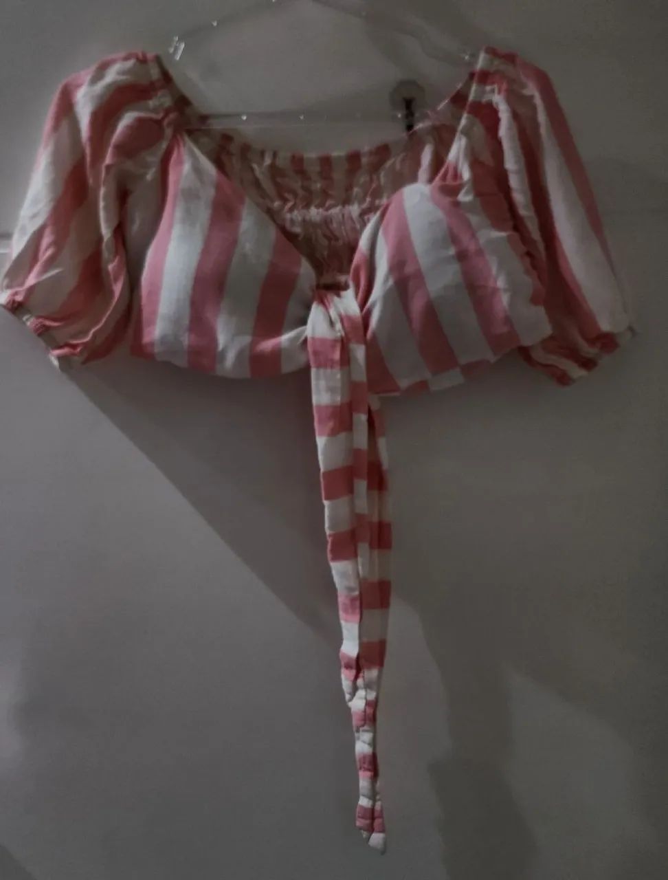 top cropped ombro a ombro listrado rosa e branco - Foto 2