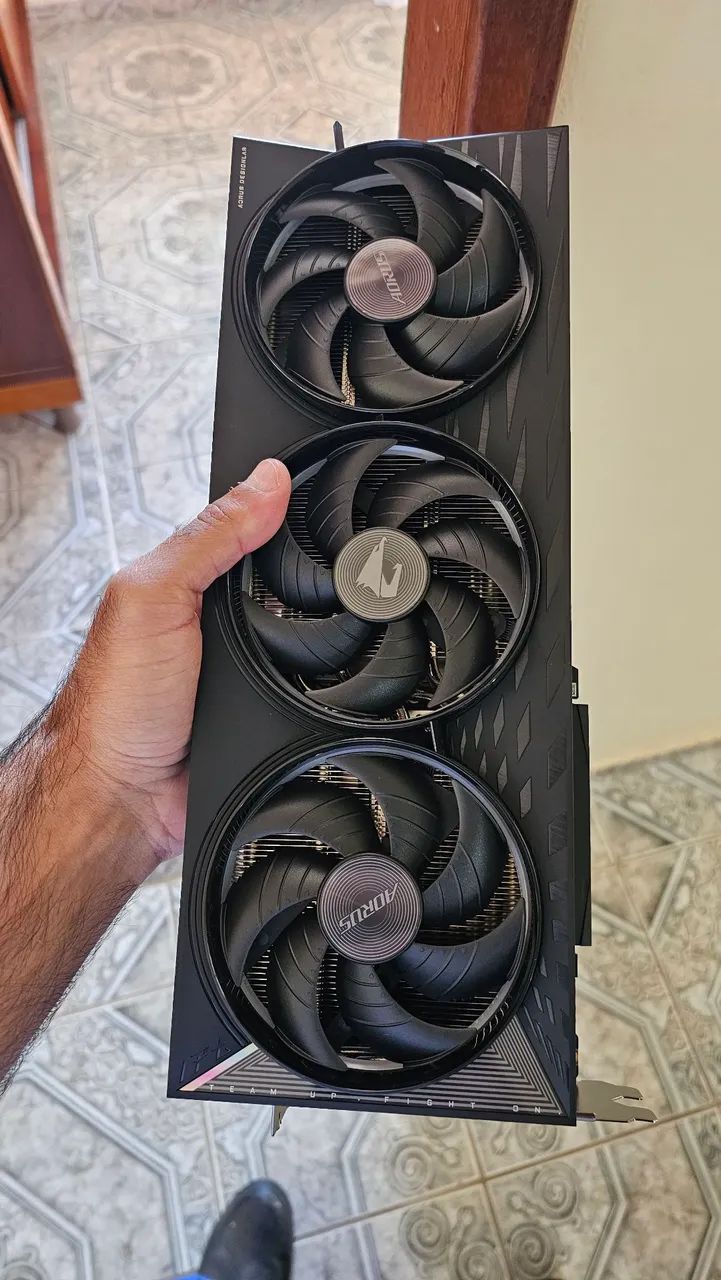 Gigabyte RX 9070 XT Aorus Elite - Foto 3