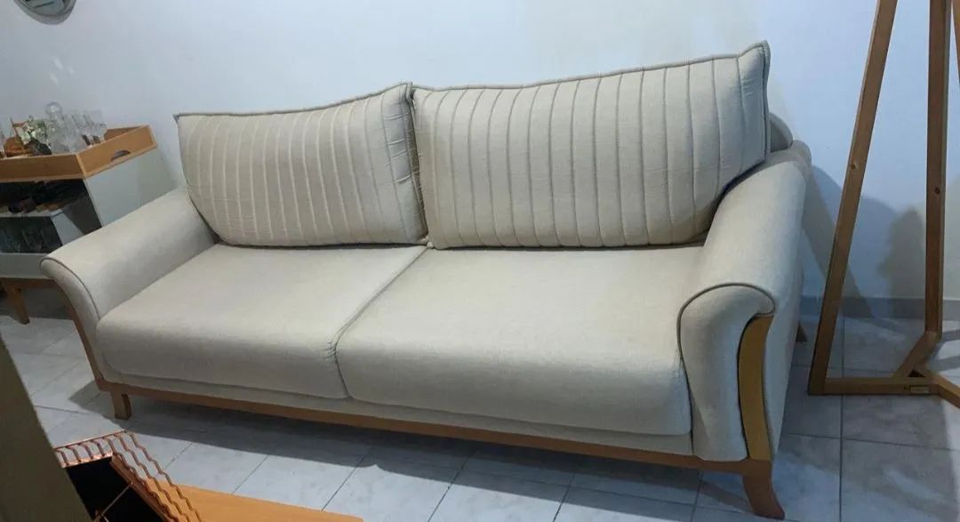 Sófa de linha alta