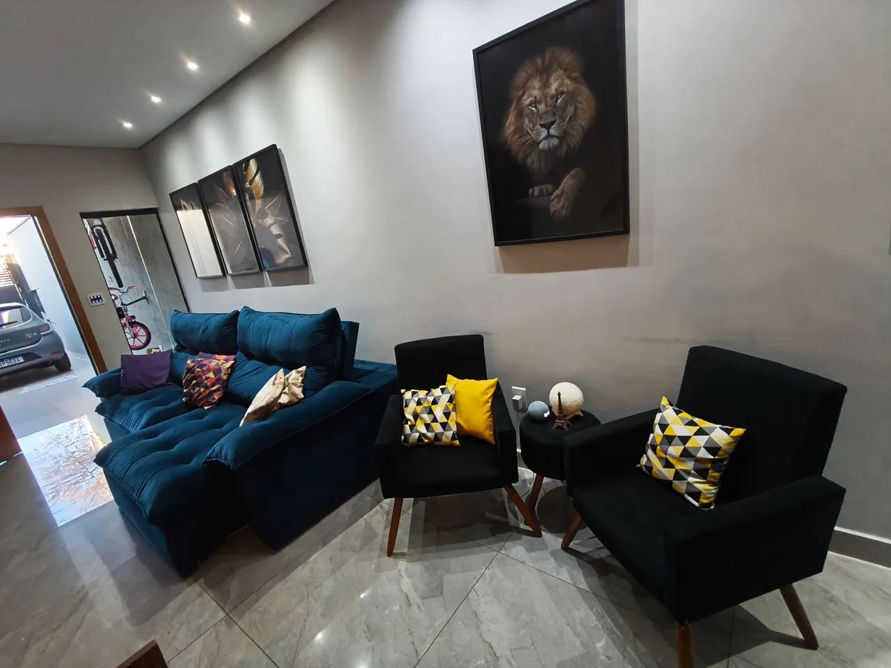 Conjunto de poltronas e uma banqueta preta - Foto 2