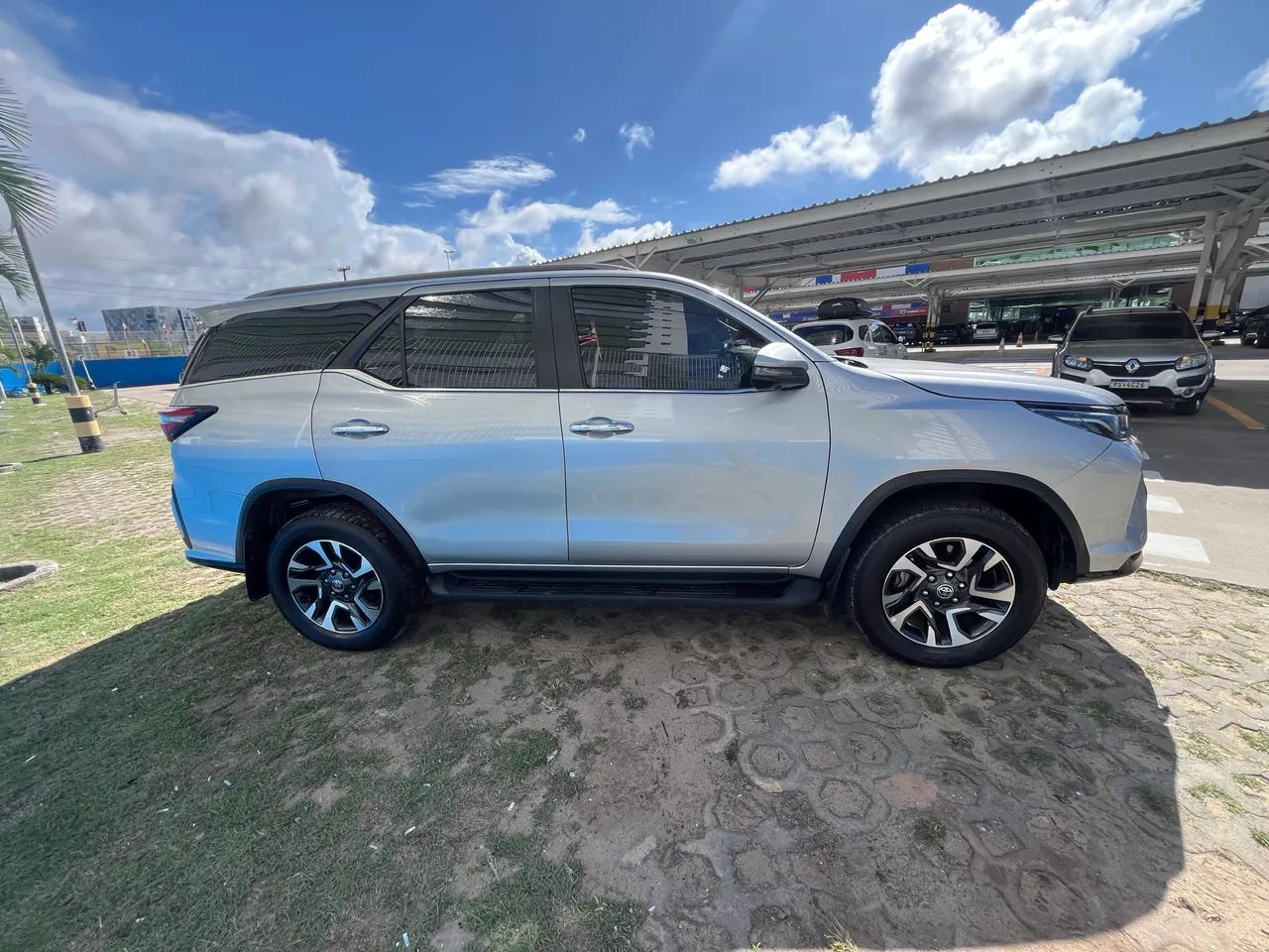 Toyota Hilux SW4 SRX Plat. 4X4 2.8 TB Die. Aut. 2025 - Foto 9