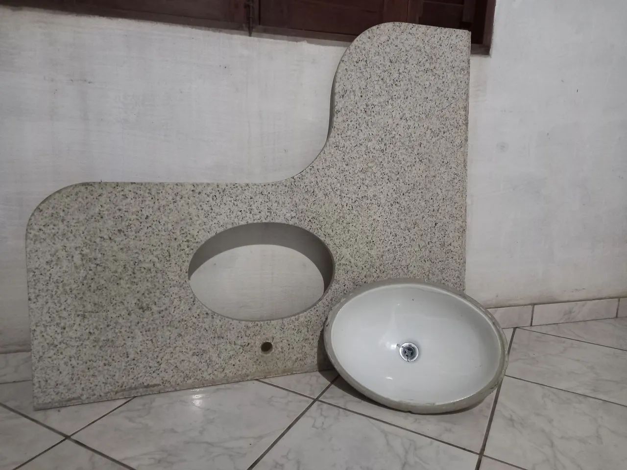 Bancada para banheiro com a cuba