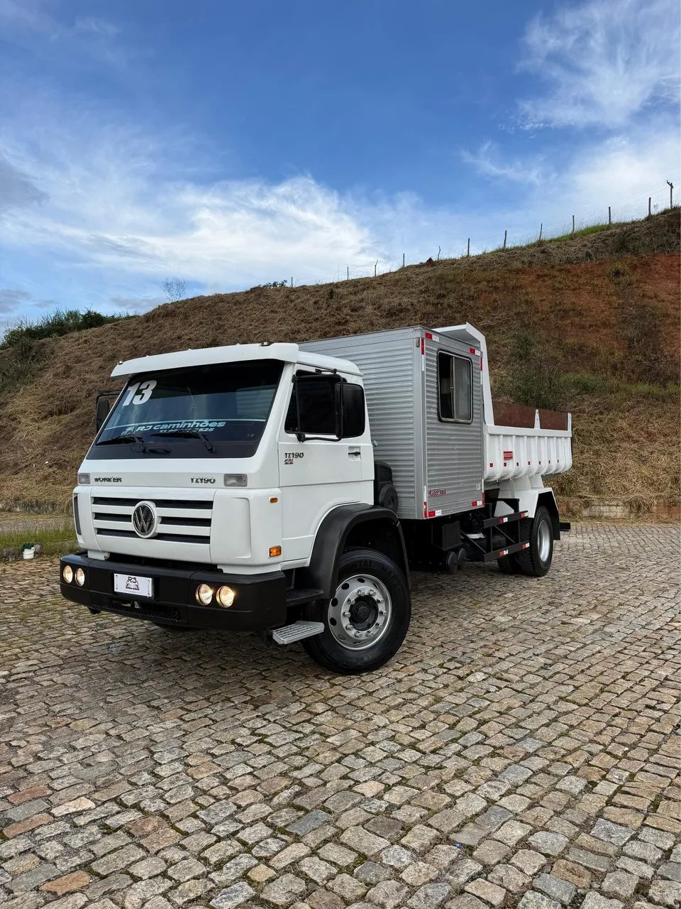 Caminhão toco báscula e  c módulo  8 passageiros  - Foto 5