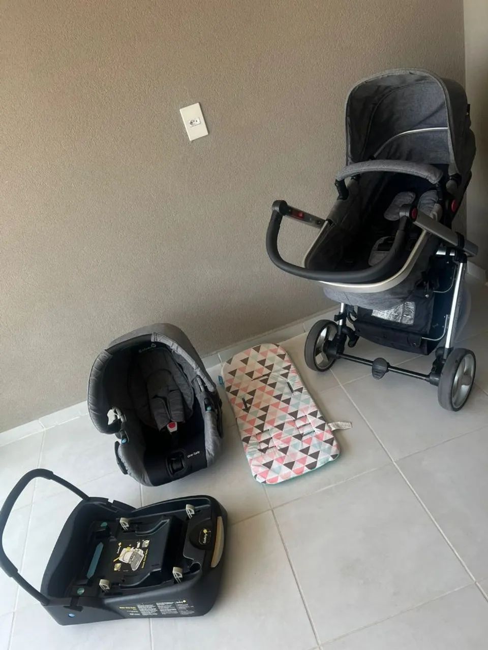 Carrinho de Bebê com Base e Bebê Conforto Safety 1st - Foto 5