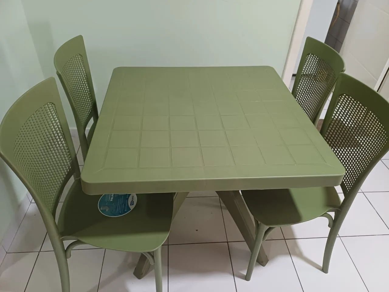 Mesa com Quatro cadeiras Fort Plástico - Foto 3