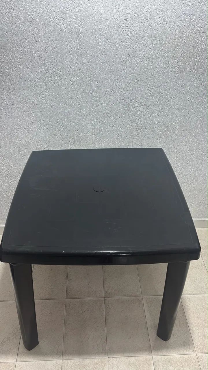 Mesa plástica desmontável ( super resistente)